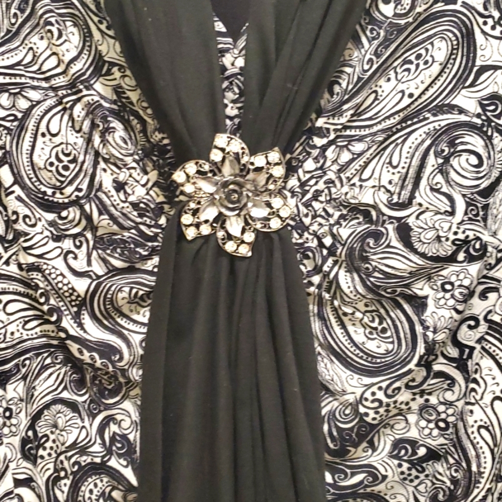 Paisley tunic, scarf and floral clip - Picture 8 of 9